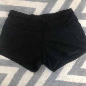 black lulu lemon shorts 4”